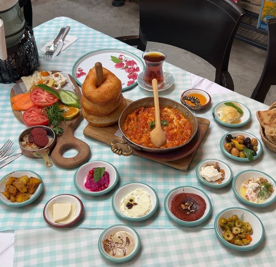 Çeşme Bazlama Kahvaltı Istanbul